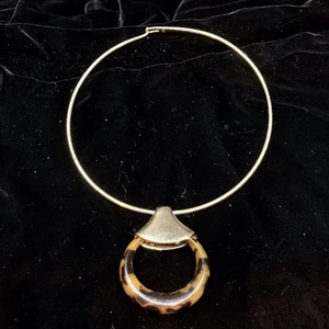 Robert Lee Morris Torc Choker Necklace Faux Tortoiseshell Pendant Gold Tone SEE - Picture 1 of 3