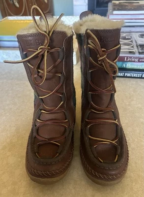 L.L. Bean Wicked Good Lodge Boots Shearling Plaid Women’s Size 7 - Image 1 of 4