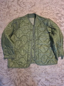 USGI Medium M65 OD GREEN MILITARY FIELD JACKET LINER Excellent Condition (D) - Picture 1 of 3