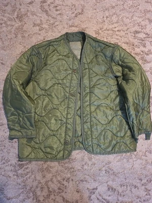 USGI Medium M65 OD GREEN MILITARY FIELD JACKET LINER Excellent Condition (D) - Image 1 of 3