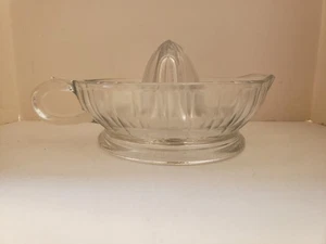 Escariador exprimidor de cítricos vintage con mango caño de vidrio prensado - Imagen 1 de 6