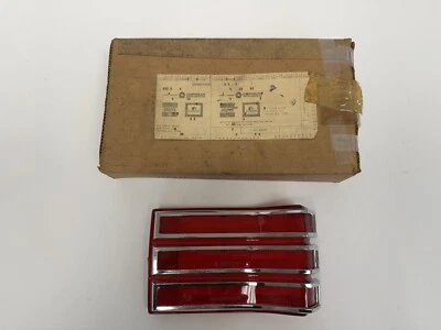 Lámpara trasera lateral derecha Plymouth Belvedere II 1966 2585099 lente de luz 2585099 Nuevo de Lote Antiguo Foto 1 de 4