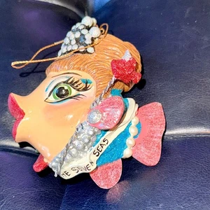 Selten: KATHERINE'S COLLECTION KISSING FISH ORNAMENT QUEEN OF THE SEVEN SEAS - Bild 1 von 7