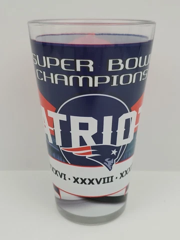 New England Patriots Super Bowl Champions Pint Glass Beer Football NFL Mantown Cover