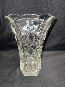 Vintage Anchor Hocking 8" EAPC Fluted Flower Vase - Picture 1 of 7