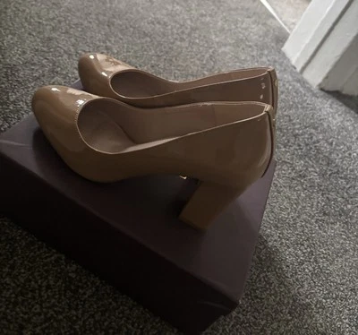 Beige Patent Carvela court Block Heels Size 5 (UK) - Image 1 of 4