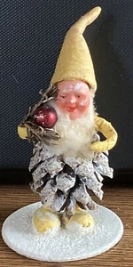 Vintage 50er Jahre Weihnachten gesponnene Baumwolle Tannenzapfen Elfe Wichtel Putz Figur - Bild 1 von 11