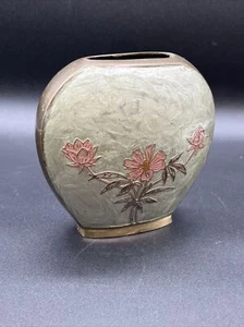 Vaso Vintage Cloisonné Ottone con Fiori Rosa Smalto - Foto 1 di 9