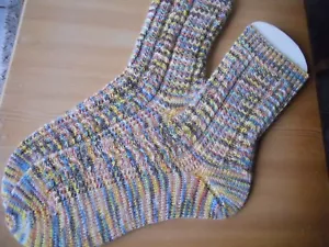 Handarbeit Strümpfe Socken Größe 40 - 42 Aranmuster pastellfarben bunt - Bild 1 von 4