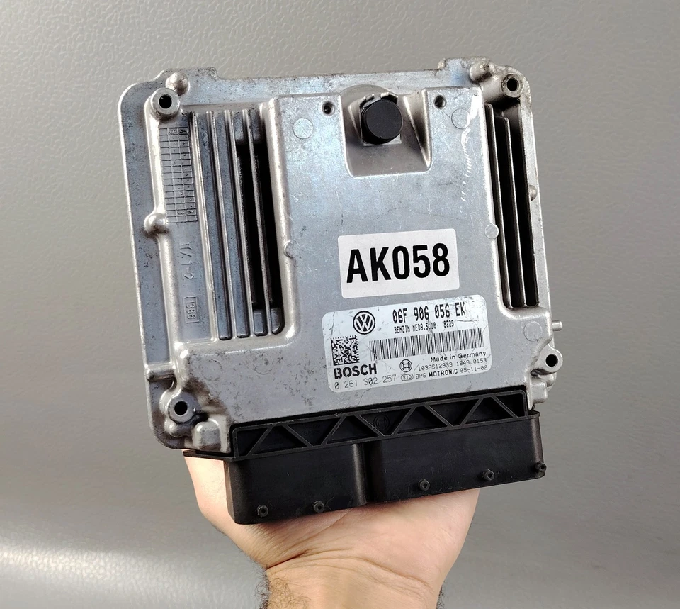 05 08 VW Golf V Jetta 2.0 FSi ENGINE CONTROL MODULE ECM 0261S02257 06F906056EK - Image 1 of 4