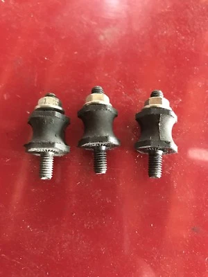 OEM BMW E31 E34 E36 Z3 E38 E39 E46 E53 X5 Z3 Z8 Juego de 3 soportes de goma con 10 mm Foto 1 de 3