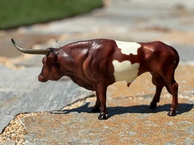 Breyer Molding Co. Texas Longhorn Bull 1990-1995 Model #370 - Image 1 of 4