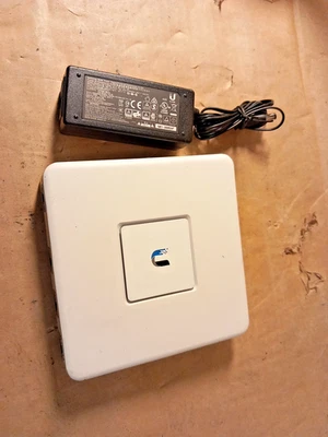 Ubiquiti UniFi USG Security Gateway Router No Power Adaptor + PSU - Image 1 of 4