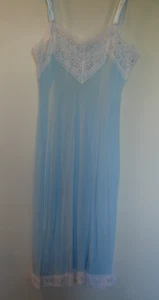 VINTAGE BEBYBLAU NEGLIGE UNTERHEMD DESSOU mit SPITZE  NEU NYLON GR: 38 - Bild 1 von 5