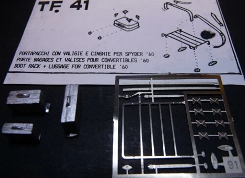 ACCESSORI 1/43 PORTAPACCHI POSTERIORE x SPIDER CON VALIGIE e CINGHIE  TRON TF041 - Immagine 1 di 1