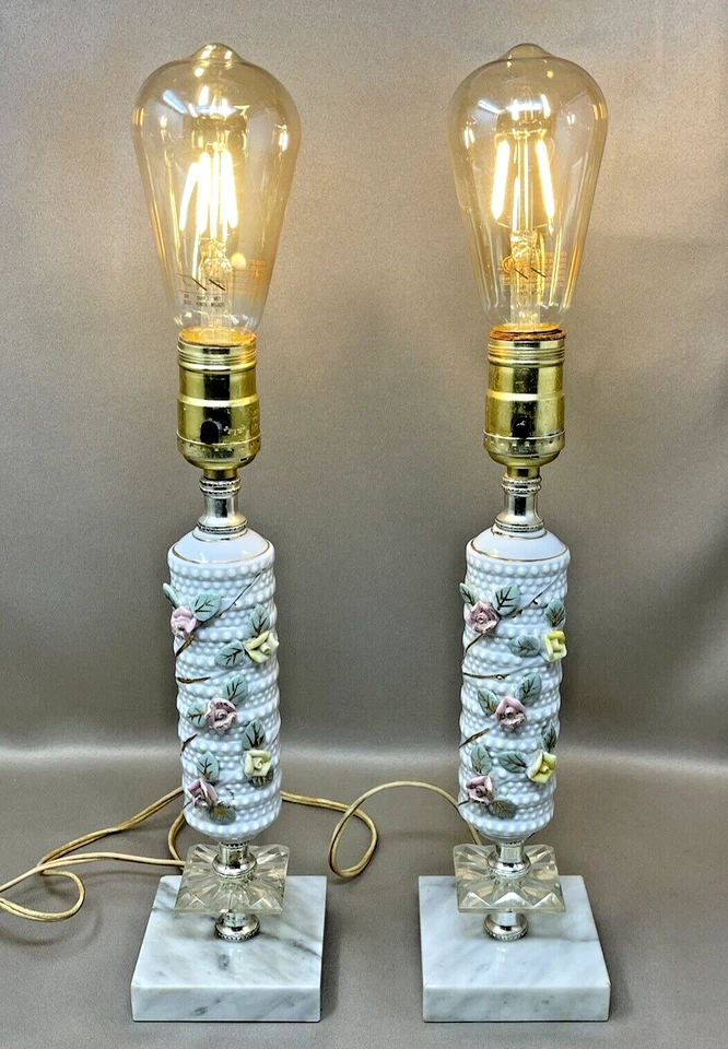 DOS 12" Lámparas Boudoir Vintage Casi Como Nuevas Blanco Porcelana Capodimonte Estilo Floral Foto 1 de 4