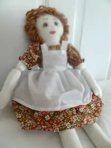 "NUEVO Hecho a Mano 20" Tela Granja Niña/Muñeca con Estampado Floral Vestido y Delantal - Imagen 1 de 8