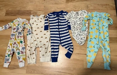 Hanna Andersson Bundle of 5: Romper, 3 Zip Up Pajamas, 1 One Piece 12-24 Months - Image 1 of 4