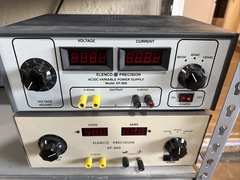 Dos fuentes de alimentación Elenco Xp800 Foto 1 de 1