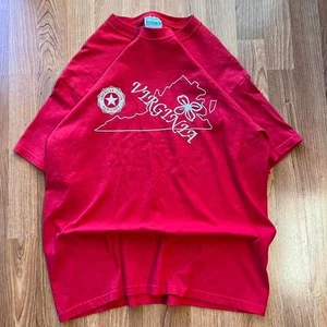 Rotes 90s Virginia Graphic Tee | Gr. L - Bild 1 von 6
