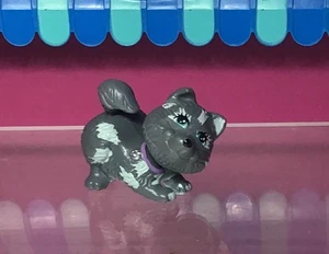 De colección 1993 Kenner LPS Littlest Pet Shop Frisky Pups Repuesto Perro Gris Sello Abrigo - Imagen 1 de 6
