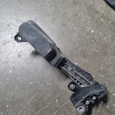 BMW 5 6 7 X3 X4 SERIES BATTERY POSITIVE TERMINAL JUMP START  G01 G11 G12 G30 - Image 1 of 3