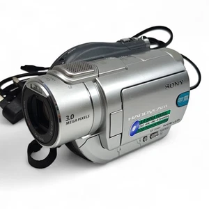 Sony Handycam DCR-DVD404E Camcorder 3MP 10x Night Vision Video Camera + Charger - Picture 1 of 10