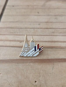 Pin's Pins Pin Enamel 20 Ville Pays Étranger USA FRANCE TOUR EIFFEL "MILWAUKEE"  - Picture 1 of 4