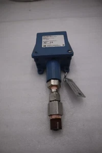 UNITED ELECTRIC H100-702 PRESSURE SWITCH STOCK 4435A - Picture 1 of 5