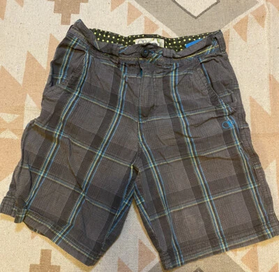 男孩 Op 灰色格子短裤 尺寸 7 二手状况完好 — 第 1/3 张图片