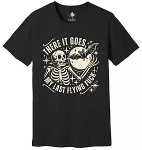 There It Goes My Last Flying ✨ Shirt, sarkastisches Halloween Shirt - Bild 1 von 3