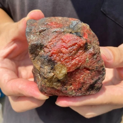 340G Raw Ore Red Black Rhodonite Quartz Gemstone Mineral Specimen healing - Image 1 of 4