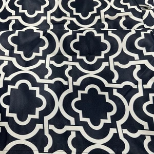 Sun Zero Schwarz Verdunkelungsvorhang Panel Weiß Geometrisches Muster Öse Top 84" - Bild 1 von 8