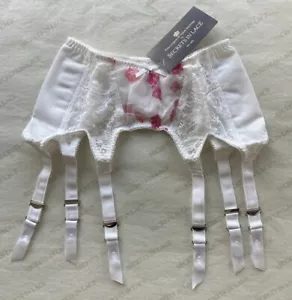 Kleiner Blumen Lana 6 Riemen Strumpfband Gürtel mit Metall Strumpfband Griffe von Secrets in Spitze - Bild 1 von 6