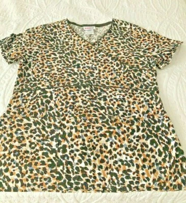 Scrub Star Mujer (CACU) Negro Blanco Marrón Gris Estampado Animal Envoltura Simulada Talla XS  Foto 1 de 3