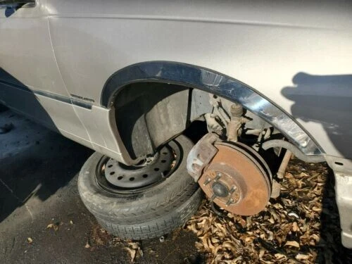 1998-1999-2000-01-02-03-04-05-2011 LINCOLN TOWN CAR GUARDABARROS DERECHO MOLDURA CROMADA Foto 1 de 1