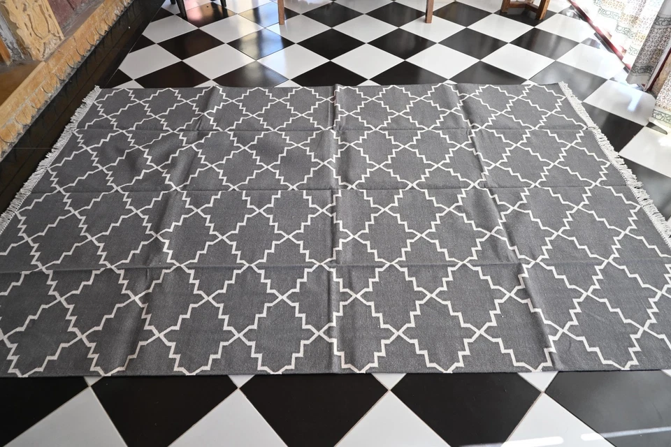 Alfombra de algodón Rugmoda gris y blanca geométrica con telar Panja - 5x8 pies Foto 1 de 4