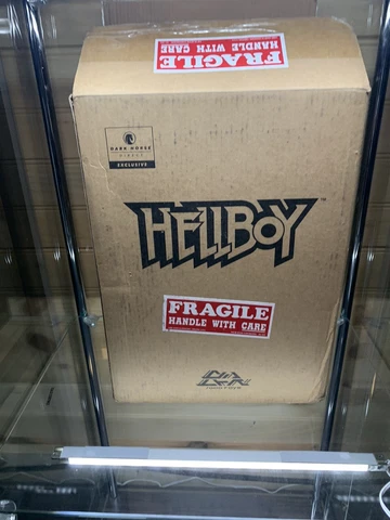 1000toys abe sapien Exclusive with K.O Hellboy Cover