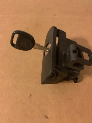 PESTILLO DE GUANTERA CADILLAC DTS 2006-2011 CON LLAVE PARA SRX 2007-2009 NEGRO Foto 1 de 4