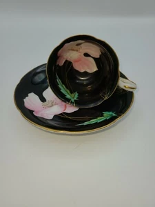 Demitasse Teetasse und Untertasse schwarz mit handbemalten rosa Blumen besetzt Japan - Bild 1 von 11