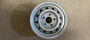 Rueda de acero de alta calidad 13 pulgadas 4,5JX13 ET30 66,5x112 5x112 remolque de repuesto - Imagen 1 de 4