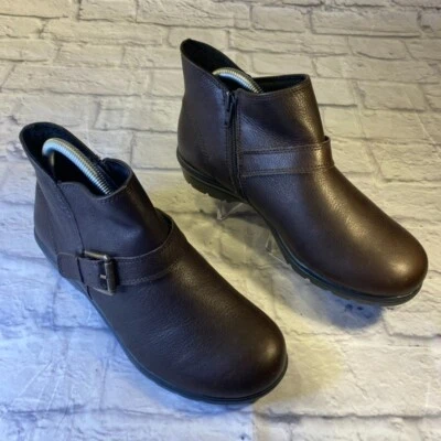 Bota Skechers Metronome Tornozelo Feminina 8.5 Ajuste Relaxado Couro Superior Choc Marrom - Imagem 1 de 4