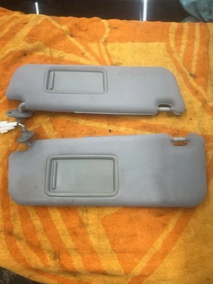 Toyota Prius 2004-2009 LH y RH gris tela parasoles con espejos OEM 05 06 07 Foto 1 de 4
