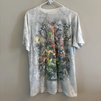 Camiseta de superhéroes estampada por todas partes de Marvel Universal Studios talla grande Foto 1 de 4