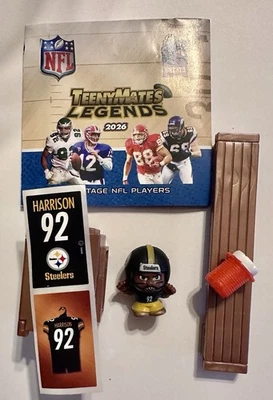2026 NFL LEGENDS TeenyMates Serie 4 James Harrison Steelers con armario y etiqueta Foto 1 de 4