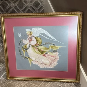 Angelo estivo vintage ricamo lavanda e pizzo incorniciato rifinito oro rosa 25x22,5" - Foto 1 di 11