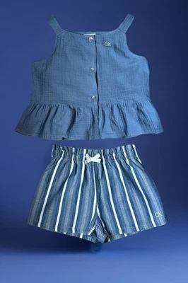 Conjunto de 2 piezas (top y pantalones cortos) para niñas Calvin Klein, talla 7 Foto 1 de 4