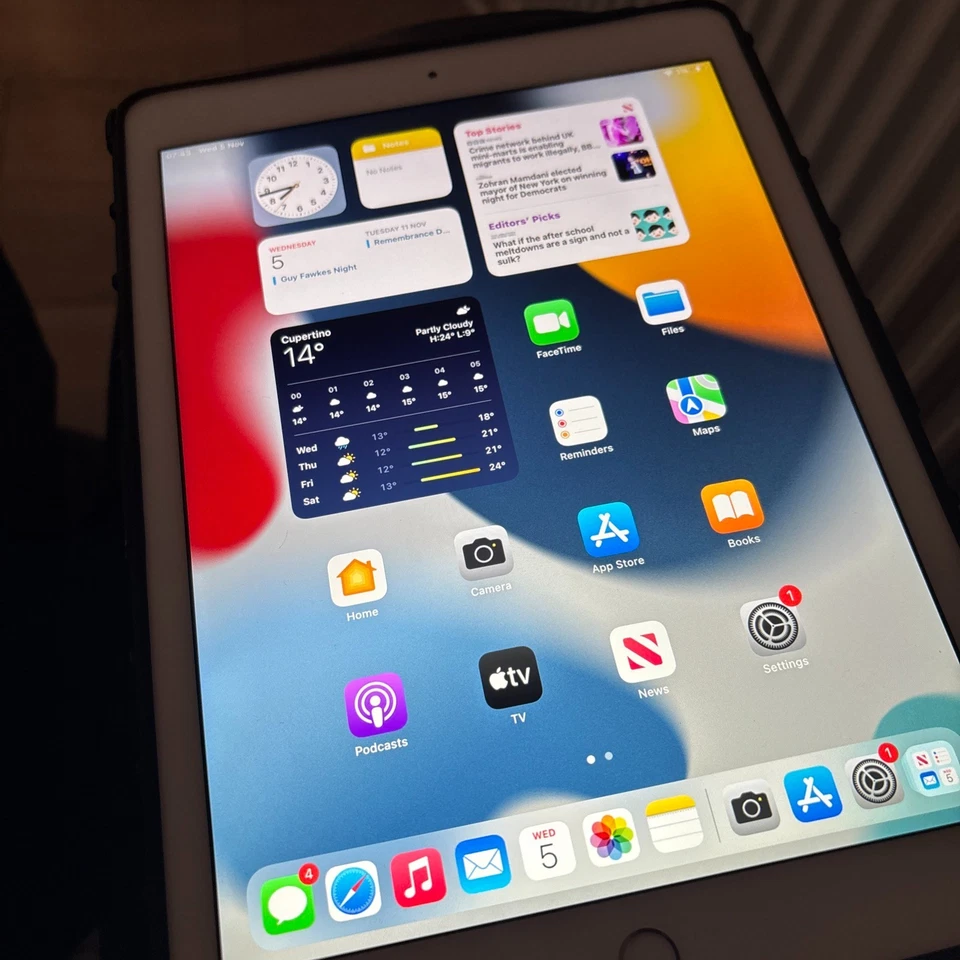 Apple iPad Air 2   16GB   Wi-Fi   4G  White   Very Good Condition - Image 1 of 1