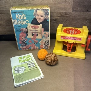 Knit Magic Mattel 1974 komplett mit Strickmaschine Nadelbox Garnanleitung - Bild 1 von 13