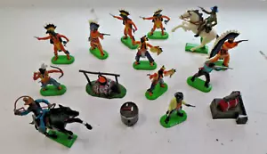 VINTAGE BRITAINS ( 1971 ) ASSORTED COW BOYS & INDIANS 12 FIGURINES 3 ACCESSORIES - Picture 1 of 15